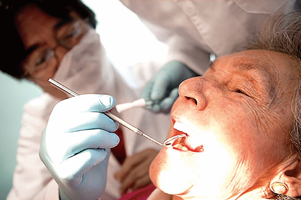 Problemas Dentales más frecuentes en personas de la tercera edad.